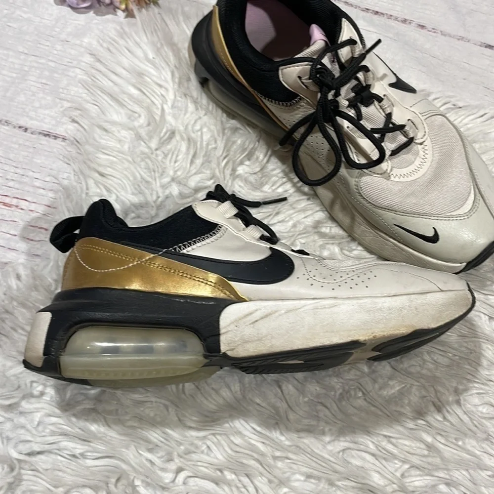 Nike Air Max Cream Gold Lace Up Verona Sneakers